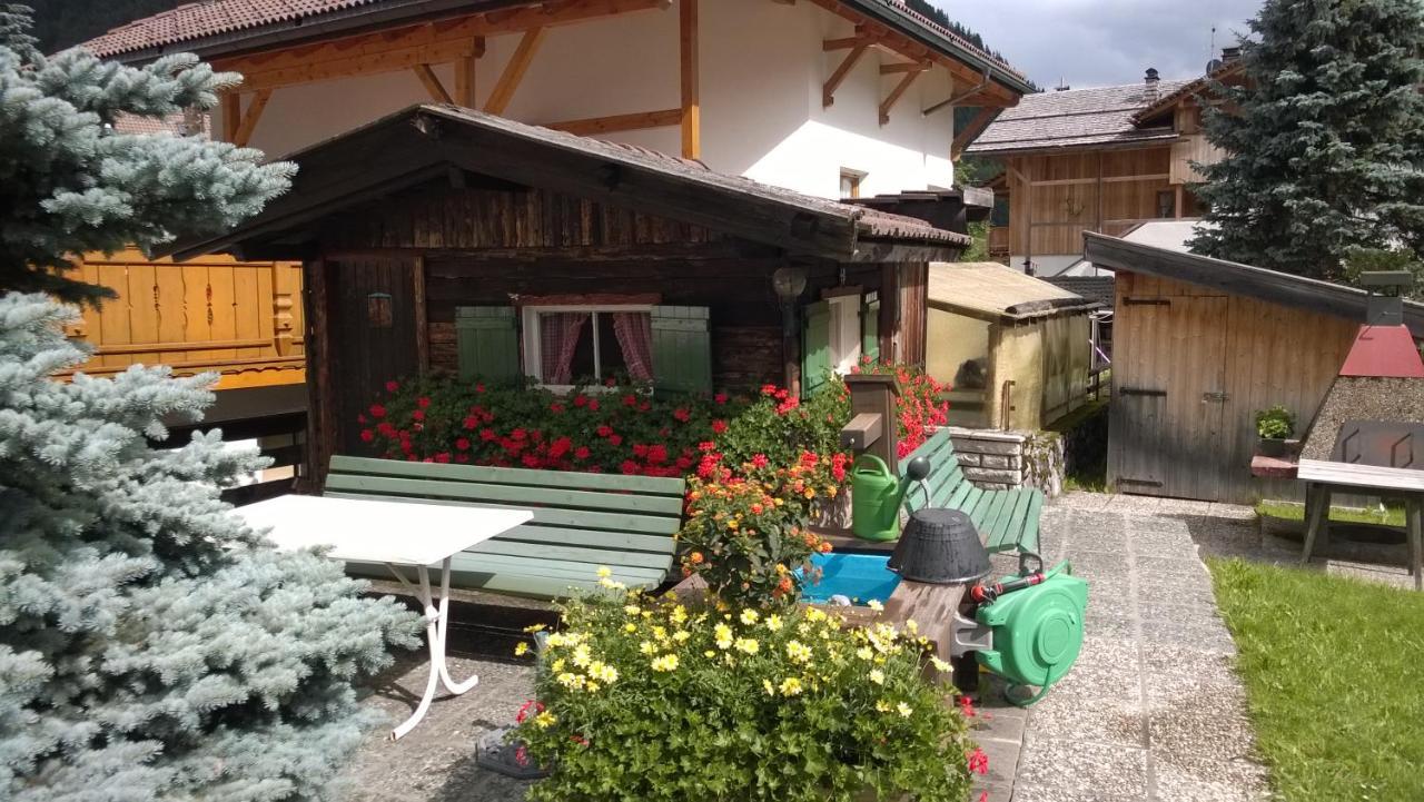 Garni Gabrieli Bed & Breakfast กอร์วารา อิน บาเดีย ภายนอก รูปภาพ